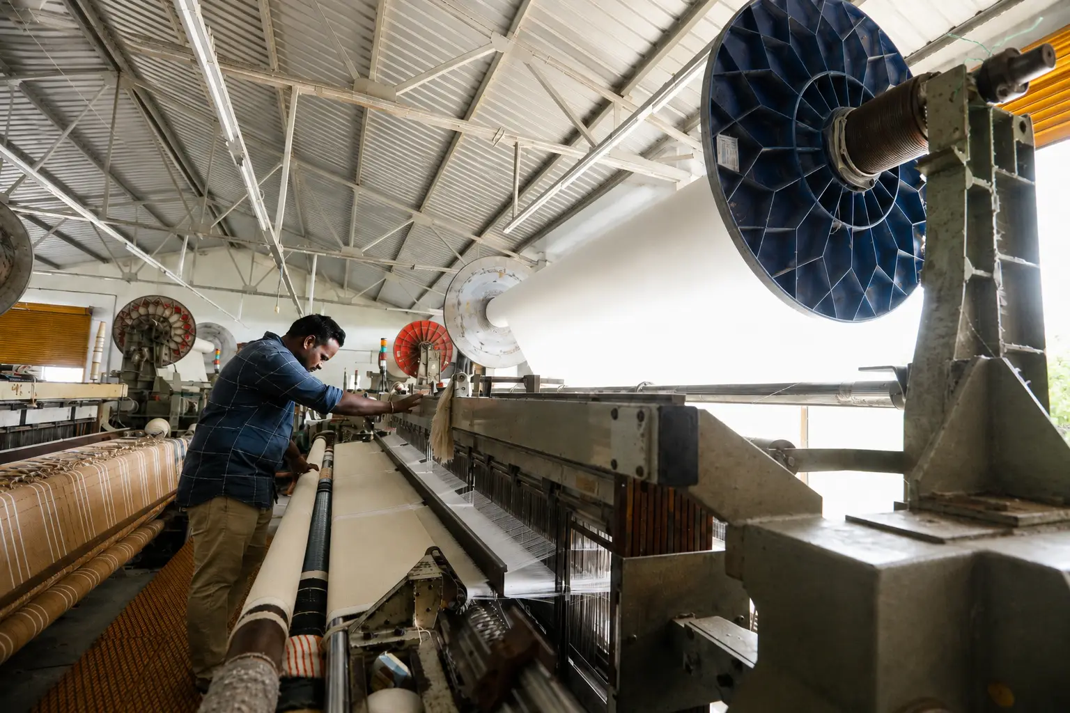 Automatic Loom Weaving